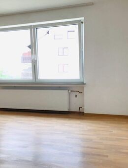 HELL & GERÄUMIG: 3-Zimmer mit Abstellraum, Wannenbad und Balkon im 1.OG! - Bad Gandersheim