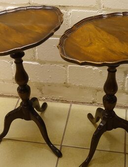 Ein Paar " wine tables" - Hilden