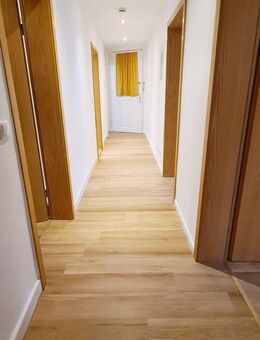 GRUNDform - Immobilien & Verwaltung ! Lust auf WOHNEN ? Kernsanierte 3 - Dachgeschosswohnung in gepflegtem Stadthaus ! - Wiesbaden