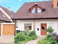 Charmante Doppelhaushälfte mit großzügigem Garten und Garage in beliebter Lage von Schallstadt - Schallstadt