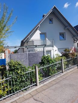 Freistehendes Einfamilienhaus im top Zustand, neue Küche, zwei Terrassen in ruhiger Siedlungslage! - Mainburg
