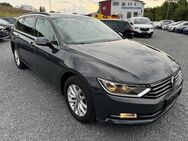 VW Passat Variant, 2.0 TDI COMFORTLINE PDCvo hi Touchscreen Massage-Sitz Winterpaket, Jahr 2019 - Boxberg (Baden-Württemberg)