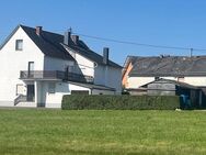 Ein- bis Zweifamilienhaus + Nebengebäude in landschaftlich reizvoller Lage - Bickenbach (Rheinland-Pfalz)