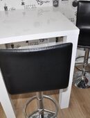 Sehr schöner Bartisch mit zwei Barhocker gut erhalten zu verkaufen! in 24937