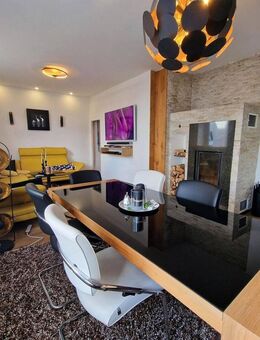 Vollmöblierte Eigentumswohnung mit Gewerbeeinheit - Arbeiten und Wohnen unter einem Dach! - Hof