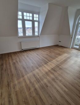 Große 4 RW + Balkon + Badewanne + Dusche + frisch saniert - Freiberg