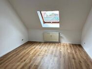 Erstbezug nach Kernsanierung: 4ZKB Dachgeschosswohnung mit gehobener Innenausstattung und Stellplatz - Engelstadt