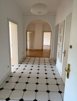 Einzigartig am Fuße des Kaiserbergs ! Haus im Haus Charakter mit ca. 169m² und 6 Zimmern - Duisburg