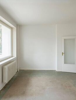 Lichtdurchflutet mit Südbalkon - bezugsfreie 3-Zi.-Wohnung im ruhigen Schloßstraßen-Kiez! - Berlin