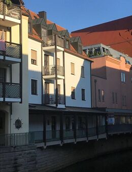 Helle Altstadt-Wohnung im 1. OG nahe Marktplatz inkl. Einbauküche, Tageslichtbad, Balkone und Aufzug an der Vils (provisionsfrei) - Amberg