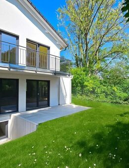 Provisionsfrei: bezugsfertige Erdgeschoss-Maisonettewohnung am Parkrand mit Garten in Trudering - München
