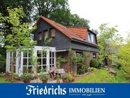 Attraktives, teilmodernisiertes Einfamilienhaus mit Garage, Carport und Wintergarten in Oldenburg - Oldenburg