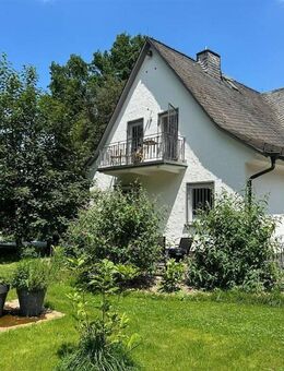 Stilvolles Wohnen auf parrkähnlichem Grundstück und Ertrag aus Vermietung von Ferienimmobilien - Ortenberg (Hessen)