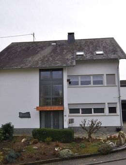 Zweifamilienhaus - „Ihr behagliches Zuhause“ mit großzügigem Grundstück und viel Platz zum Entfalten in Lieser/Mosel - Lieser
