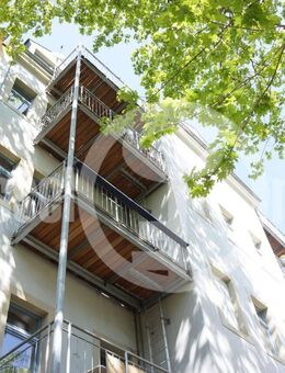 *RARITÄT! Großzügige 2-Raum-Altbauwohnung mit Süd-Balkon, EBK und Lift! 1-A Lage Innere Neustadt, 5 Minuten zur Elbe!* - Dresden