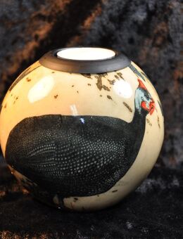 Original afrikanischer Teelichthalter aus einer Bamboo Frucht mit Motiv Guinea Fowl - Alzenau
