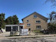 Mehrfamilienhause mit drei Wohnungen auf tollem Grundstück und Nebengebäude zu verkaufen - Friedberg