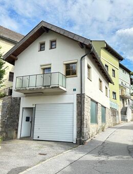 RESERVIERT ! Stadt Zwiesel: Wohnhaus mit Halle/Werkstatt + Sanierungsobjekt Wohnhaus m. Laden - zentrale Lage! - Zwiesel
