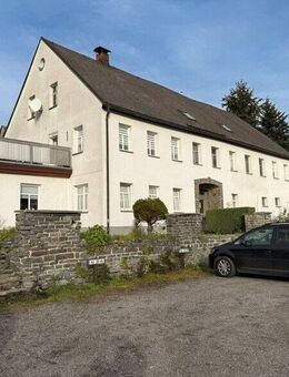 Vollvermietetes Mehrfamilienhaus mit Balkonen, Garagen & weiterem Entwicklungspotential-Crottendorf - Crottendorf