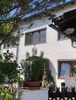Idyllisches Einfamilienhaus mit Einliegerwohnung vor den Toren Münchens im schönen Rosenheim - Rosenheim