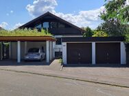 Gepflegtes EFH mit zwei Wohneinheiten, Doppel-Carport und Doppel-Garage - Karlsbad