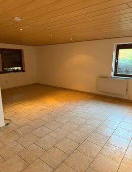 Ruhiges Apartment im Souterrain mit Gartenblick - Duisburg