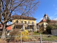 Charmante, freie Denkmal-2-Zi.-ETW mit Balkon und Garten in Alteglofsheim, direkt am Schloss - Alteglofsheim