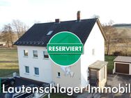 Mehrfamilienhaus (3 Wohneinheiten) mit 2 Garagen und großem Grundstück in Ortsrandlage, Nähe Vilseck - Vilseck