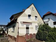 Dieses Haus braucht eine liebevolle Sanierung...Älteres ZFH mit Garage in Adelsdorf - Adelsdorf