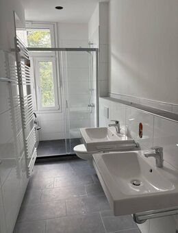 Komplett renovierte 4-Zimmer Wohnung 1. OG, neues Bad, ruhige Lage - Remscheid