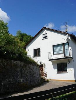 Zweifamilienhaus mit großem Grundstück in Alpirsbach... - Alpirsbach