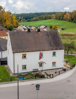 Sanieren. Gestalten. Wohlfühlen - Ihr Wohntraum mit Förderchance im Herzen von Steinsberg - Regenstauf