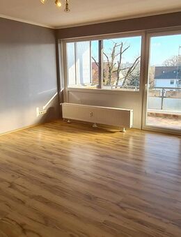 Altgarbsen: 3-Zimmerwhg. im Dachgeschoss mit 2 Bädern u. Balkon - Garbsen