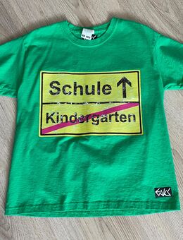 Modell: T-Shirt von EAKS Gr.116 - Lippstadt Zentrum