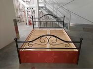 Doppelbett (160 x 200) mit Bettkasten und Lattenrost im Schmiedeeisenstil - Bad Rappenau