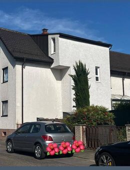 Noch Provisionsfrei!!! Mehrgenerationshaus mit Pool & gr. Garten - Mutterstadt
