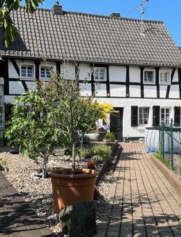SANKT AUGUSTIN, tolles saniertes Fachwerkhaus mit 3-4 Zimmer, ca. 80 m² Wfl. und ca. 360 m² Süd-GrSt - Sankt Augustin