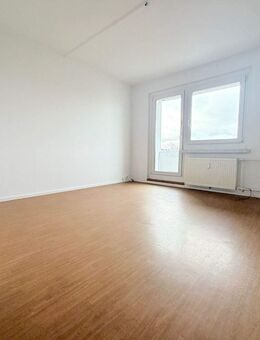 ** Achtung !! 2 Kaltmieten sparen - 3 Zimmer Wohnung im 5. OG mit Balkon ** - Plauen