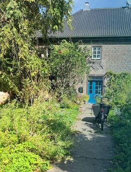 Einzigartige 8-Zimmer-Wohnung auf 2 Etagen mit Terrasse und 2 Bädern in der historischen Burg Bachem - Frechen