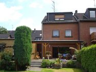 Familienfreundliches Einfamilienhaus mit Einliegerwohnung großem Garten und Doppelgarage - Oberhausen