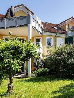 Stilvoll wohnen: Sanierte 3-Zimmer-Wohnung mit Balkon und Garage - Eigeltingen