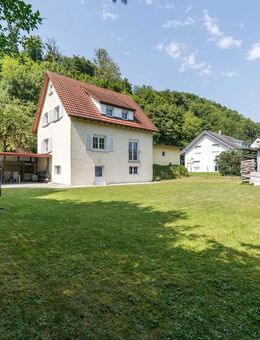 Gepflegtes Einfamilienhaus mit Doppelgarage auf großem Grundstück in bester Lage von Waldshut - Waldshut-Tiengen