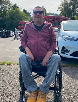 Einsamer Mann mit Rollstuhl.. - Neckargemünd Zentrum