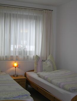Gardinen und Stores, 2 Schals und 1 Stor, fertig genäht, gereit, hohes Köpfchen, Höhe 1,35 Fensterbreite 1,5 m - Aßling