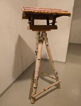 Vogelfutterhaus auf einem Ständer - Waging (See)