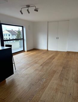 freie 2,5-Zimmer-Wohnung mit Penthaus-Charakter, gepflegt - Konstanz