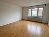 3 Zimmer Wohnung mit Einbauküche und riesigem Balkon direkt am Aufseßplatz +++ WG geeignet +++ - Nürnberg