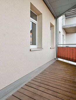 Schöne 2-Raum-Wohnung: XXL-BALKON UND PARKETT für Kapitalanleger oder zur Eigennutzung! - Chemnitz