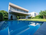Exklusive "Villa hoch 3" mit Pool in Bestlage Riedberg Westflügel zur Anmietung - Frankfurt (Main)