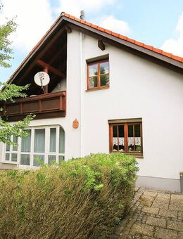 Familienfreundliches Einfamilienhaus in ruhiger Lage mit eingewachsenem Garten und Ausbaureserve - Ergoldsbach